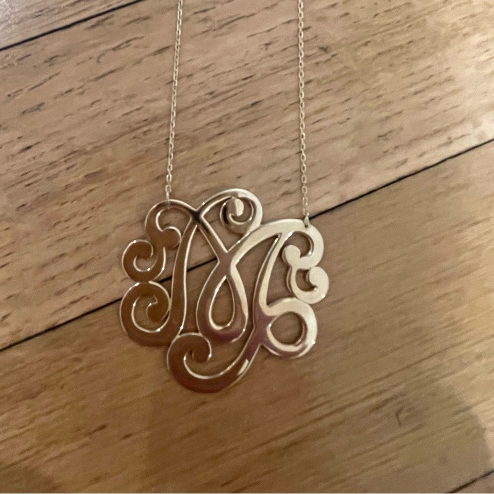 Script M necklace - Picture 3 of 3
